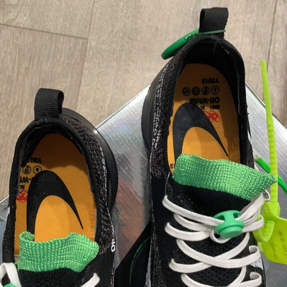 Nike Off-White Air Zoom Tempo - Picture 3 of 7